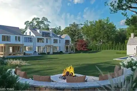 Exceptional New Estate in Prime Location