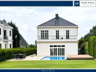 Energy-Efficient Villa with Pool and 3 Garages in a Unique Panoramic Location