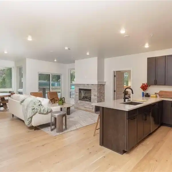 MOVE-IN READY TOP-FLOOR NEW CONDOMINIUM