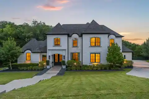 Luxurious Living in a Sought-After Community