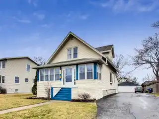 Stunning New Custom-Spec Home in Prime Location