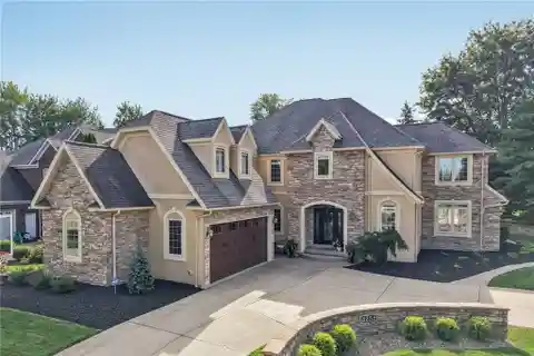 Beautifully Maintained Stucco Home