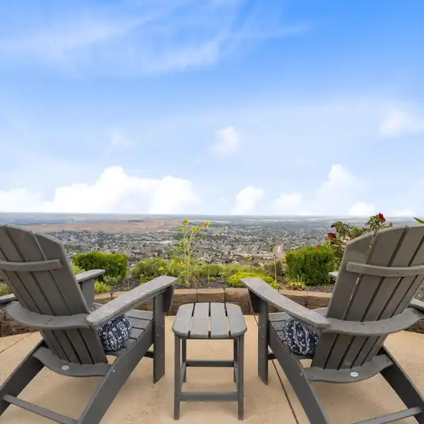 UNINTERRUPTED PANORAMIC BEAUTY PAIRED WITH TIMELESS DESIGN