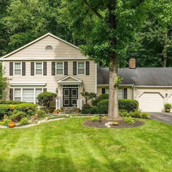 POTOMAC OASIS ON A SERENE CUL-DE-SAC