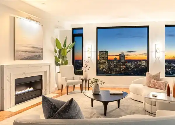 CORNER HOME WITH AMAZING VIEWS IN THE SUDBURY