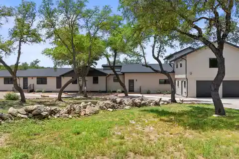 Flexible Family Compound in Prime Hill Country
