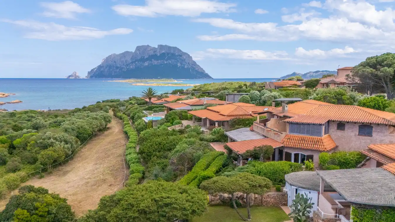 Sea-view Villa with Direct Beach Access