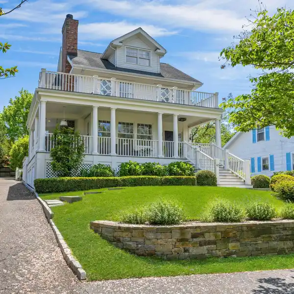 BEAUTIFULLY UPDATED HOME IN OLD GREENWICH