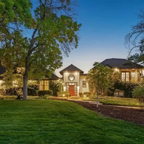 DISTINGUISHED LUXURY ESTATE ON A PRESTIGIOUS STREET