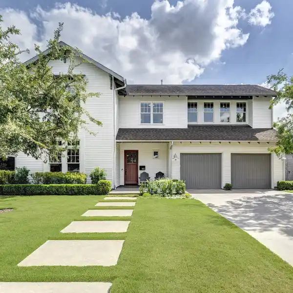 MODERN CRAFTSMAN RESIDENCE IN COVETED TIMBERGROVE MANOR