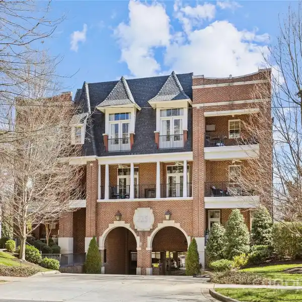 ELEGANCE AND COMFORT IN THE HEART OF MYERS PARK