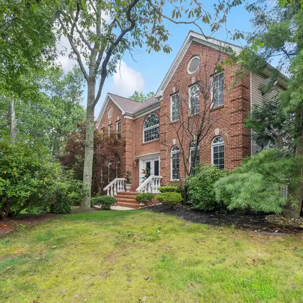BEAUTIFUL CENTER HALL COLONIAL
