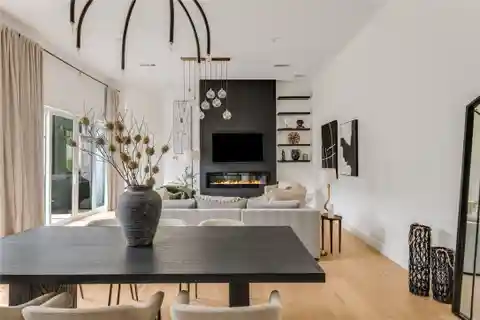 Contemporary Elegance in Glenridge Estates