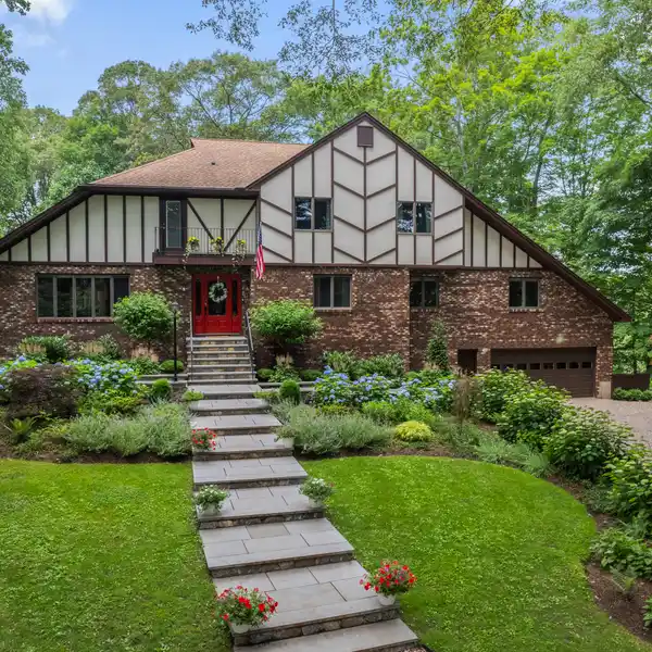 TASHUA TUDOR RETREAT WITH SALTWATER POOL