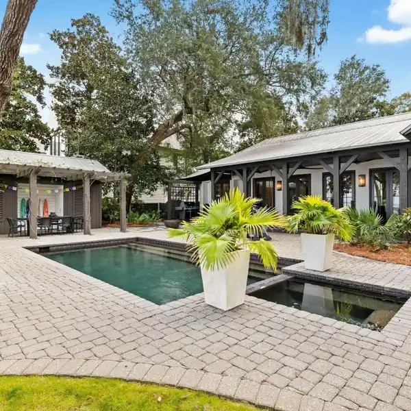 UNPARALLELED WATERFRONT LIVING