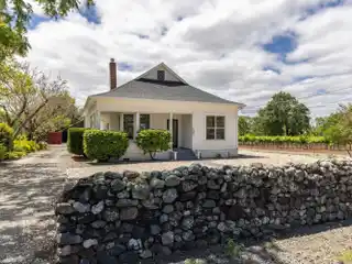 Storied Vintage Compound