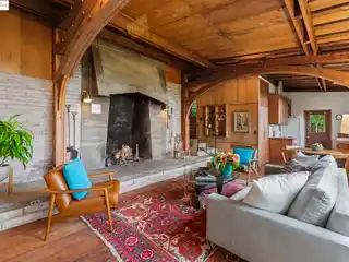 Arillaga - Vintage Charm with Architectural Provenance