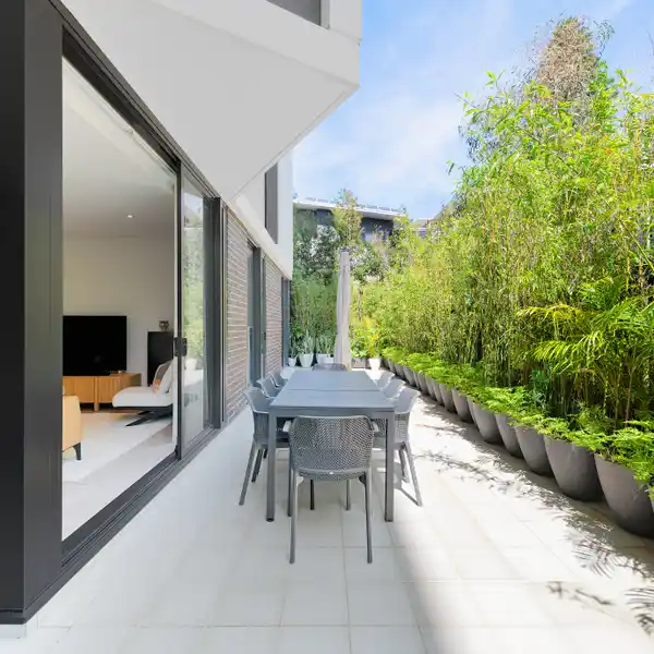 STRIKING GROUND FLOOR APARTMENT