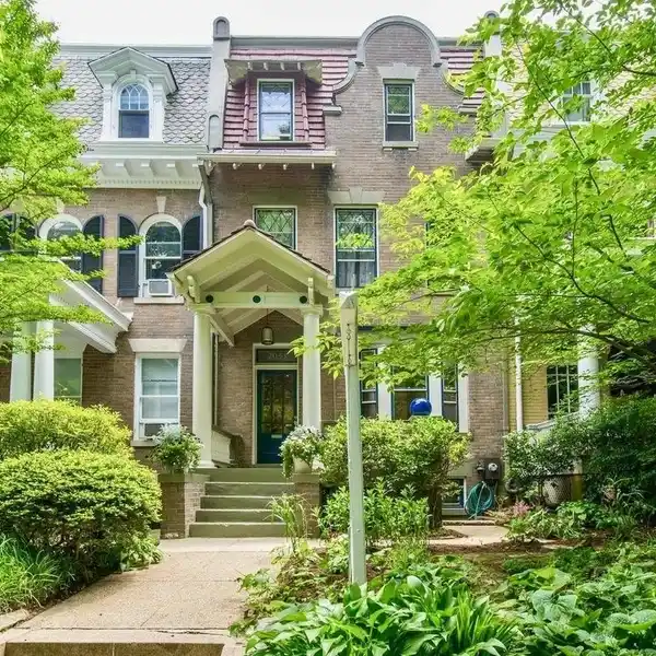 PRIME TOWNHOUSE WITH GARAGE