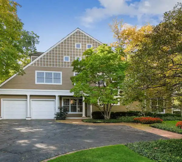 UPDATED ELEGANCE WITH POOL AND LOFTY DESIGN