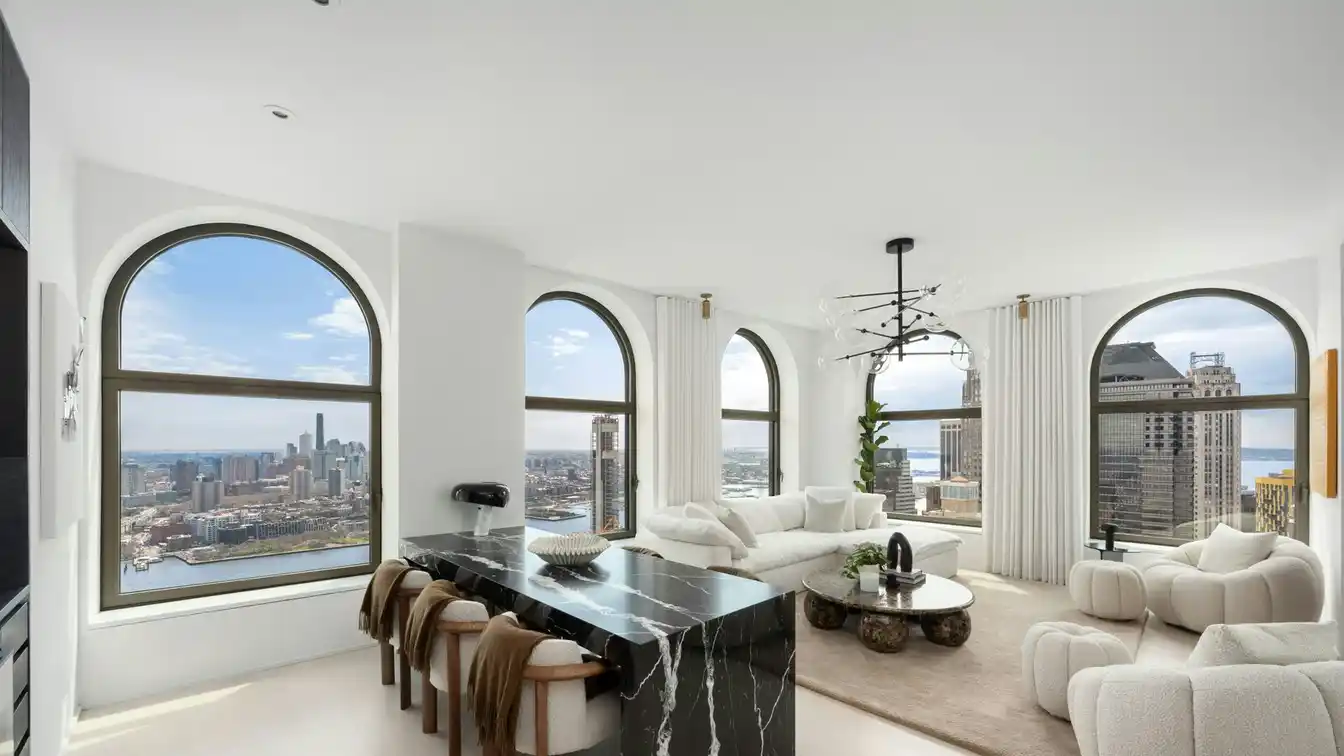 Oversized Corner One Bedroom High-floor Residence
