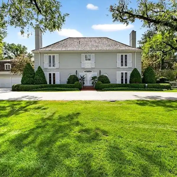 ARCHITECTURAL GRACE WITH TIMELESS DESIGN