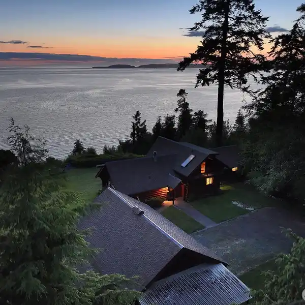 OLD-WORLD CHARM MEETS NATURAL GRANDEUR