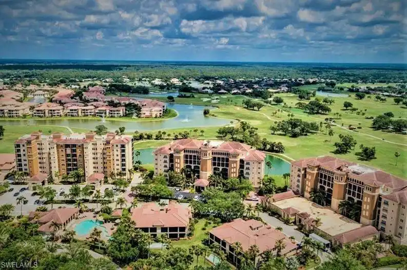 Light and Bright End Unit at Vista Pointe in Vineyards