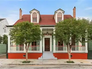 Restored Center Hall Cottage Near French Quarter