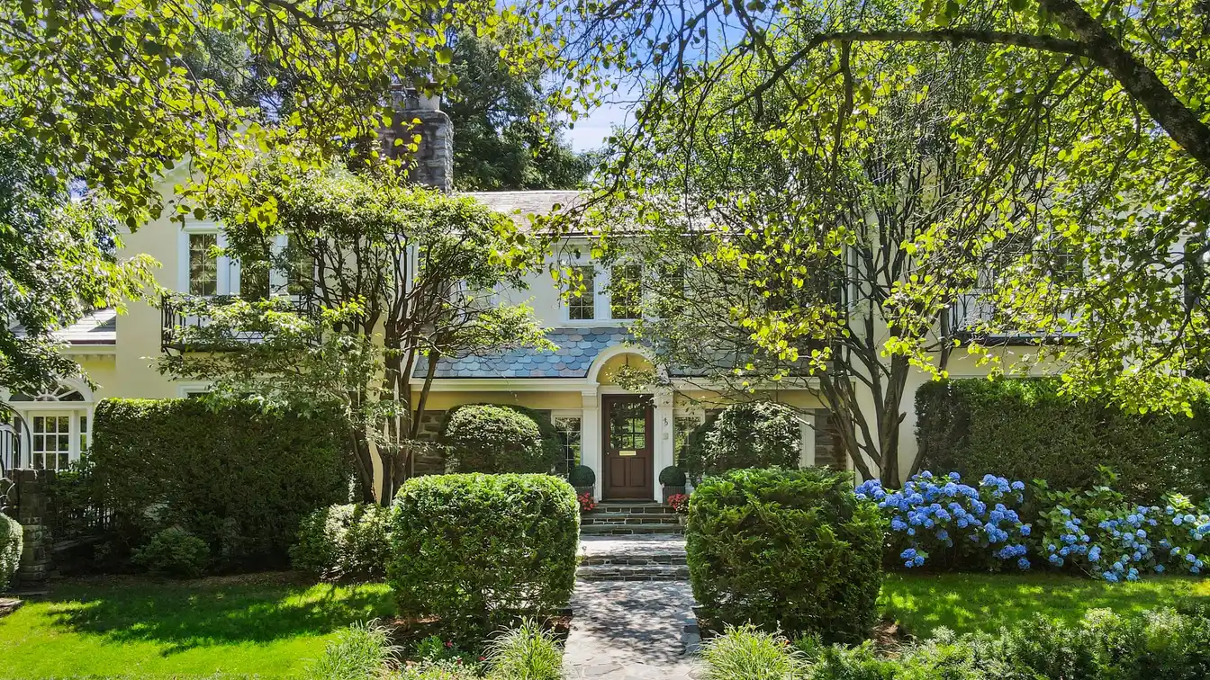 Beautiful Lawrence Park West Residence