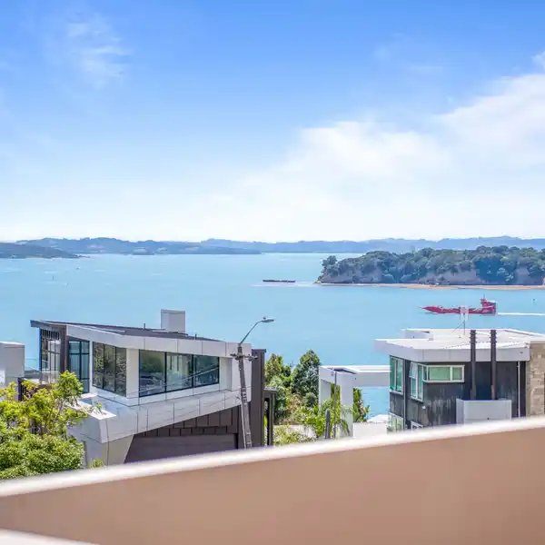 EXPANSIVE HOME WITH BREATHTAKING SEA VIEWS