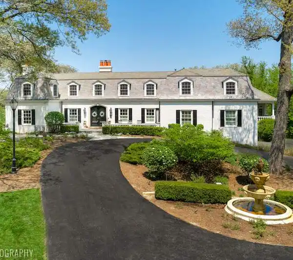 THE PINNACLE OF LUXURY LIVING IN THE HEART OF BARRINGTON HILLS