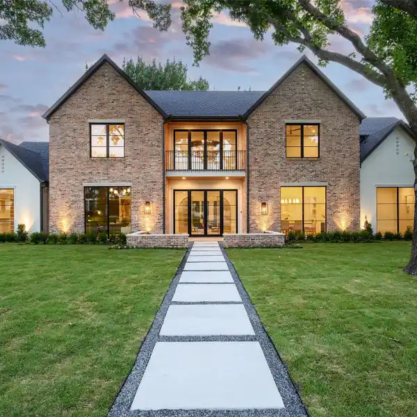 GRAND NEW CONSTRUCTION ON A SECLUDED LOT