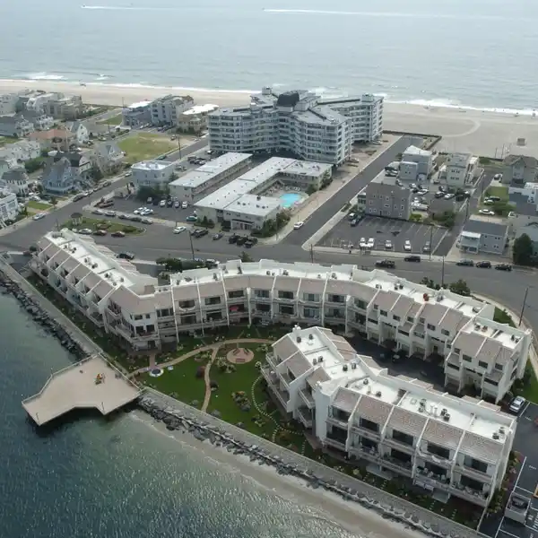 THREE BEDROOM TOWNHOUSE STEPS TO THE OCEAN