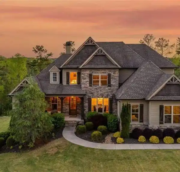 SOUTHERN CHARM MEETS MODERN LUXURY IN ARBOR SPRINGS