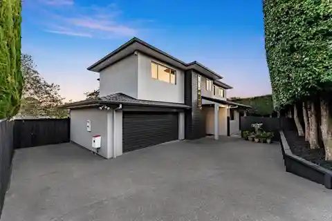 Sunlit Sanctuary Overlooking Crossfield Reserve