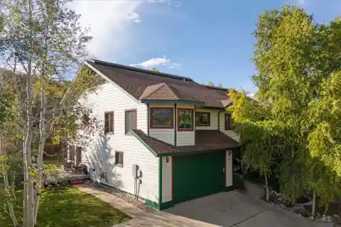 Mountain Living with In-Town Conveniences