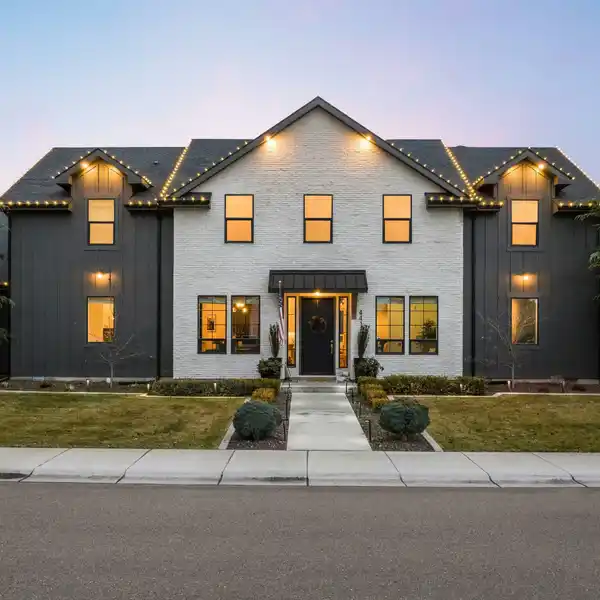 EXQUISITE PROPERTY IN COVETED BIRKDALE ESTATES