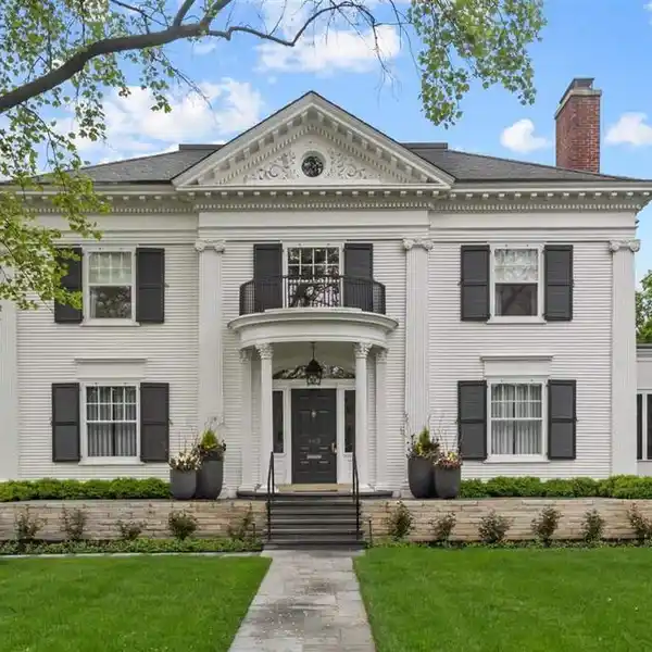 HISTORICAL CHARACTER MEETS ELEGANT MODERN LIVING