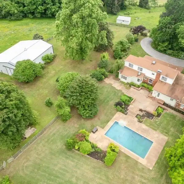 LUXURY AND COUNTRY LIVING ON 43 ACRES