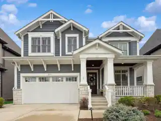 Functional Blend of Modern and Traditional Elegance
