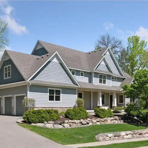 BEAUTIFULLY MAINTAINED CUSTOM HOME