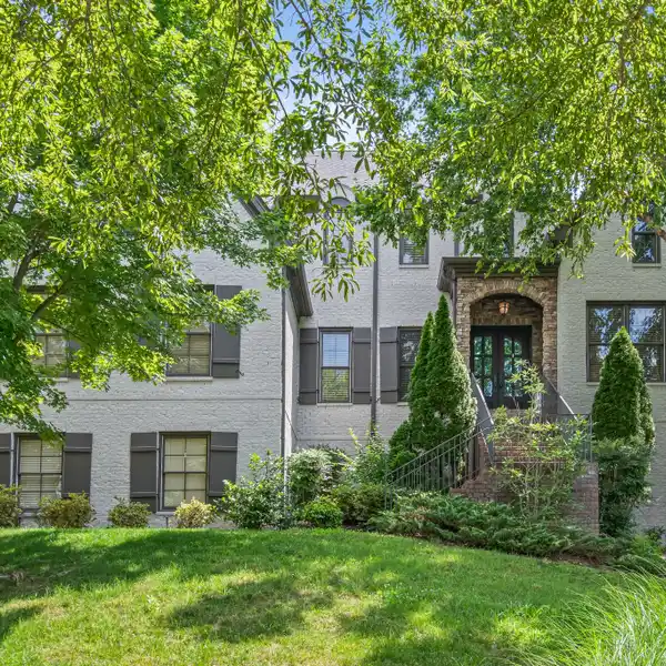 ALL-BRICK HOME IN SOUGHT-AFTER AVALON