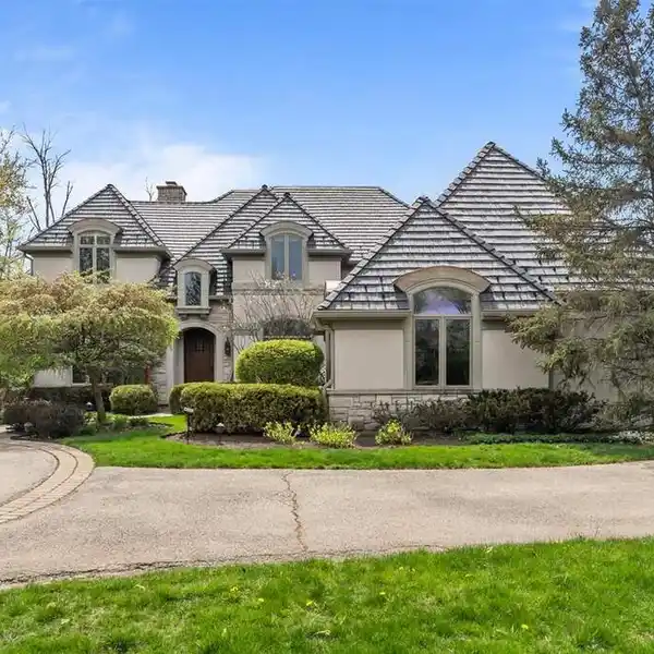 EXCEPTIONAL AWARD-WINNING ORREN PICKELL HOME