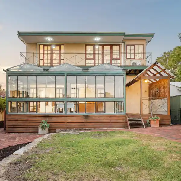 CLASSIC CHARACTER HOME