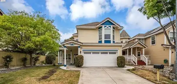 SPACIOUS SINGLE-FAMILY RESIDENCE