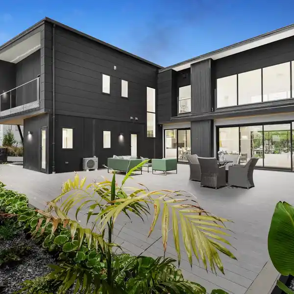 NEW MODERN RESIDENCE IN THIRD FAIRWAY ESTATE