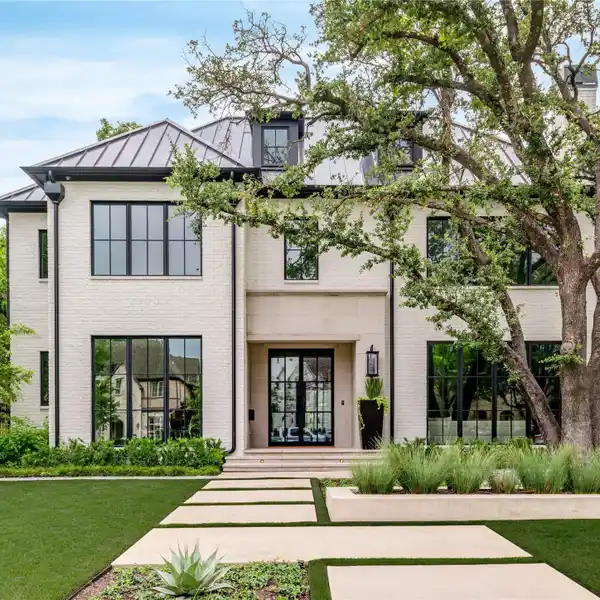 EXQUISITE RECENTLY COMPLETED HOME