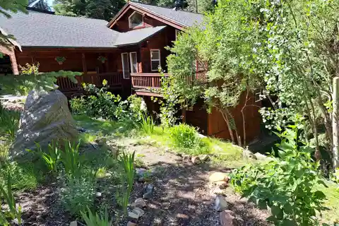 Spacious Mountain Getaway