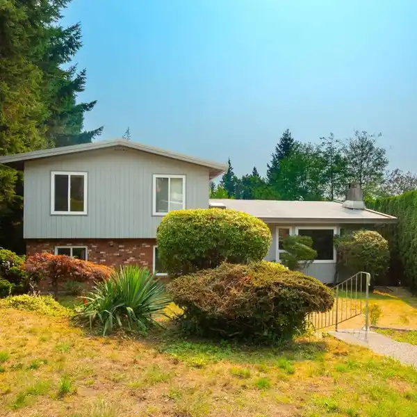 CHARMING HOME IN DESIRABLE WEST LYNN